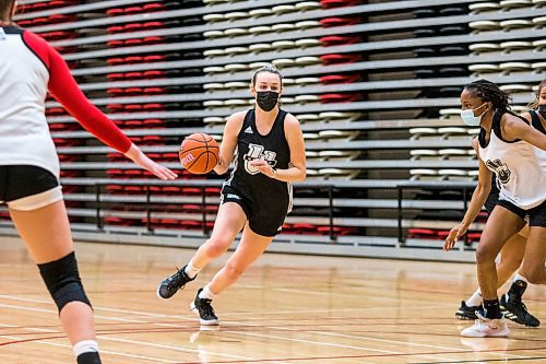 MIKAELA MACKENZIE / WINNIPEG FREE PRESS

Alyssa Porco at U of W women&#x573; basketball team practice in Winnipeg on Monday, Jan. 10, 2022. For Mike Sawatzky story.
Winnipeg Free Press 2022.