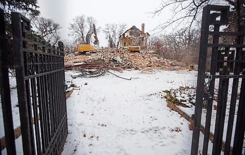 MIKE DEAL / WINNIPEG FREE PRESS

The house at 514 Wellington Crescent was torn down Wednesday morning after a long battle with area residents and heritage advocates who wanted it saved.

201125 - Wednesday, November 25, 2020.