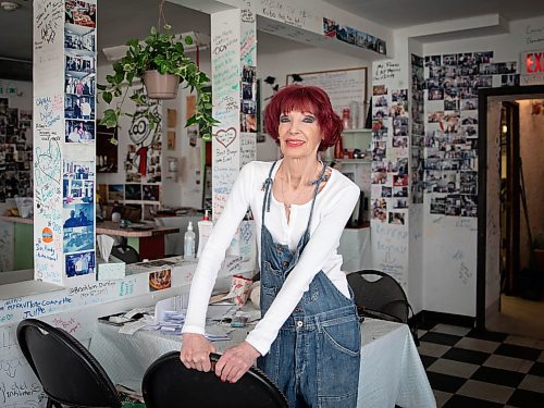 JESSICA LEE / WINNIPEG FREE PRESS

Sandy Doyle, owner of Blondie&#x2019;s Burgers is photographed on January 11, 2022 in her restaurant which is closing after 31 years.

Reporter: Dave









