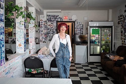 JESSICA LEE / WINNIPEG FREE PRESS
Sandy Doyle, owner of Blondie’s Burgers is photographed on January 11, 2022 in her restaurant which is closing after 31 years.
Reporter: Dave