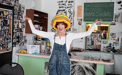 JESSICA LEE / WINNIPEG FREE PRESS

Sandy Doyle, owner of Blondie&#x2019;s Burgers is photographed on January 11, 2022 in her restaurant which is closing after 31 years. She sold the hamburger hat which is on her head to the next owner, along with other equipment in her kitchen.

Reporter: Dave





