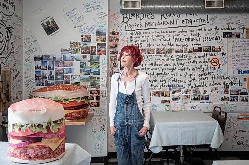 JESSICA LEE / WINNIPEG FREE PRESS

Sandy Doyle, owner of Blondie’s Burgers is photographed on January 11, 2022 in her restaurant which is closing after 31 years.

Reporter: Dave







