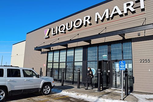 CHRIS KITCHING / WINNIPEG FREE PRESS

Patricia Fiddler emerges with a purchase in a brown paper bag at a Liquor Mart in Portage la Prairie on Tuesday, January 11, 2022.

