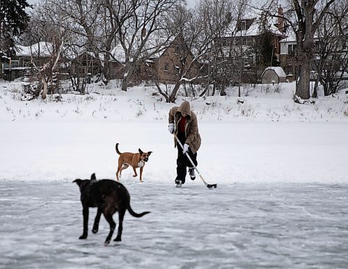 JESSICA LEE / WINNIPEG FREE PRESS

A boy enjoys the ice on the Red River near Redwood Park on January 11, 2022.







