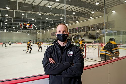 Mike Sudoma / Winnipeg Free Press
Hockey referee and author of &#x201c;How to Referee Hockey&#x201d;, Mitchell Jeffrey, talks about his book while watching a beer league game at the MTS Iceplex Tuesday evening
January 11, 2022