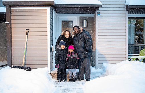 JESSICA LEE / WINNIPEG FREE PRESS

The Wilder family pose for a photo at their home on January 12, 2022. From left to right: Alyssa, 11, Jennifer, Mackenna, 7, and Lamont.

Reporter: Maggie








