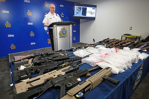 MIKE DEAL / WINNIPEG FREE PRESS
Winnipeg Police Inspector Elton Hall of the Organized Crime Unit speaks about Operation Phoenix during a press conference at Winnipeg Police Headquarters Thursday morning.
See Erik Pindera story
220113 - Thursday, January 13, 2022.