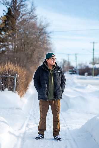 MIKAELA MACKENZIE / WINNIPEG FREE PRESS

Kevin Settee, who got COVID just before the New Year and went through monoclonal antibody treatment, poses for a portrait on Thursday, Jan. 13, 2022. For Danielle/Dylan story.
Winnipeg Free Press 2022.