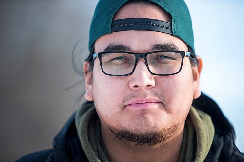 MIKAELA MACKENZIE / WINNIPEG FREE PRESS

Kevin Settee, who got COVID just before the New Year and went through monoclonal antibody treatment, poses for a portrait on Thursday, Jan. 13, 2022. For Danielle/Dylan story.
Winnipeg Free Press 2022.