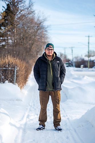 MIKAELA MACKENZIE / WINNIPEG FREE PRESS

Kevin Settee, who got COVID just before the New Year and went through monoclonal antibody treatment, poses for a portrait on Thursday, Jan. 13, 2022. For Danielle/Dylan story.
Winnipeg Free Press 2022.