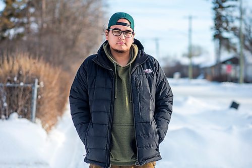 MIKAELA MACKENZIE / WINNIPEG FREE PRESS

Kevin Settee, who got COVID just before the New Year and went through monoclonal antibody treatment, poses for a portrait on Thursday, Jan. 13, 2022. For Danielle/Dylan story.
Winnipeg Free Press 2022.