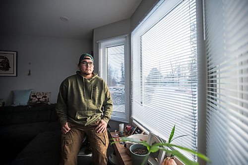 MIKAELA MACKENZIE / WINNIPEG FREE PRESS

Kevin Settee, who got COVID just before the New Year and went through monoclonal antibody treatment, poses for a portrait on Thursday, Jan. 13, 2022. For Danielle/Dylan story.
Winnipeg Free Press 2022.