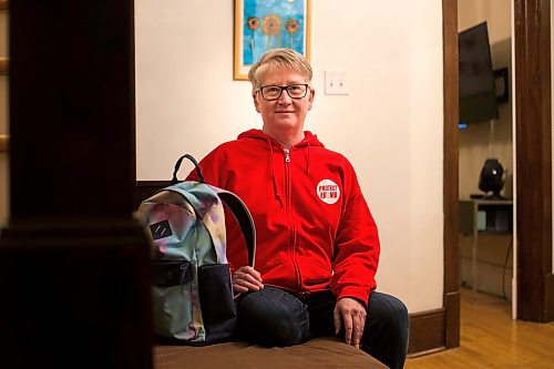 MIKAELA MACKENZIE / WINNIPEG FREE PRESS

Luanne Karn, member of Safe September MB, poses for a portrait in her home in Winnipeg on Thursday, Jan. 13, 2022. For Maggie story.
Winnipeg Free Press 2022.