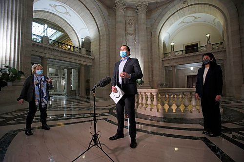 MIKE DEAL / WINNIPEG FREE PRESS
Wab Kinew (speaking), Leader of the Manitoba NDP, Malaya Marcelino (right), MLA for Notre Dame and Critic for Status of Women, and Adrien Sala, MLA for St. James, during a press conference in the Rotunda at the Manitoba Legislative building Friday morning.
See Carol Sanders story
220114 - Friday, January 14, 2022.