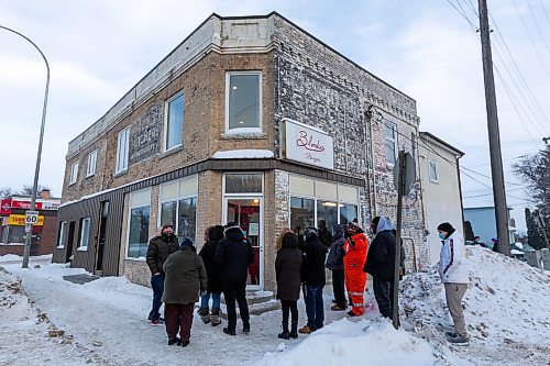Daniel Crump / Winnipeg Free Press. People wait in line for one last order as Blondies Burgers on Main Street flips it&#x573; last burgers Saturday evening. January 15, 2022.