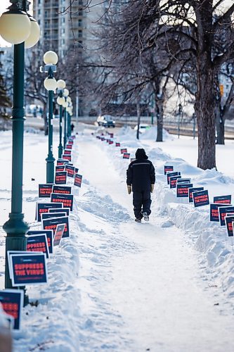 MIKAELA MACKENZIE / WINNIPEG FREE PRESS

A sign garden in support of and in solidarity with the Manitoba Students for COVID Safety Student Walkout on the legislative grounds in Winnipeg on Monday, Jan. 17, 2022. . For --- story.
Winnipeg Free Press 2022.