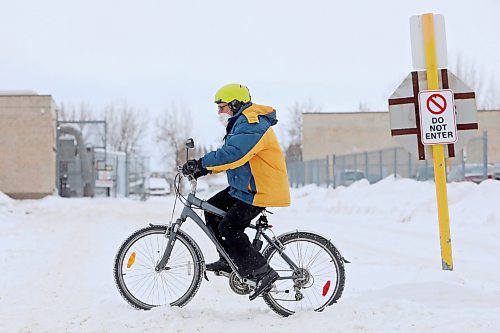 17012021
A cyclist pedals through the snow along Maryland Avenue on a grey Monday morning. (Tim Smith/The Brandon Sun)