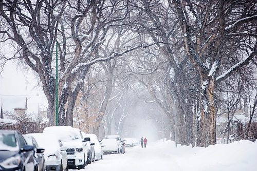 MIKAELA MACKENZIE / WINNIPEG FREE PRESS

Ahmad Alhassan (left) and Mohamad Hasan walk in the street to avoid the snowy sidewalks in Winnipeg on Tuesday, Jan. 18, 2022. Standup.
Winnipeg Free Press 2022.