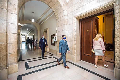 MIKAELA MACKENZIE / WINNIPEG FREE PRESS

PC MLA Jeff Wharton walks into the cabinet swearing-in ceremony at the Manitoba Legislative Building  in Winnipeg on Tuesday, Jan. 18, 2022. For --- story.
Winnipeg Free Press 2022.