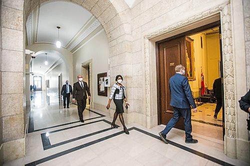 MIKAELA MACKENZIE / WINNIPEG FREE PRESS

PC MLA Audrey Gordon walks into the cabinet swearing-in ceremony at the Manitoba Legislative Building  in Winnipeg on Tuesday, Jan. 18, 2022. For --- story.
Winnipeg Free Press 2022.