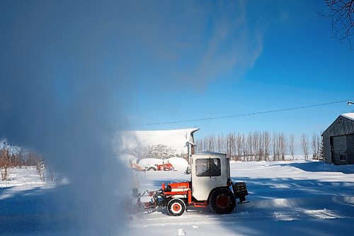 17012021
Herb Proven plows fresh snow from his driveway and lane at his home north of Clanwilliam on a blustery Tuesday. (Tim Smith/The Brandon Sun)