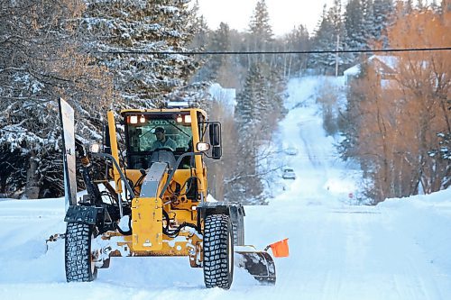 17012021
A grader plows fresh snow from a street in Minnedosa on Tuesday morning.  (Tim Smith/The Brandon Sun)