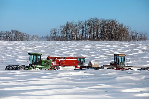 17012021
Snow covers a field with old farm equipment north of Minnedosa, Manitoba on a windy Tuesday.   (Tim Smith/The Brandon Sun)