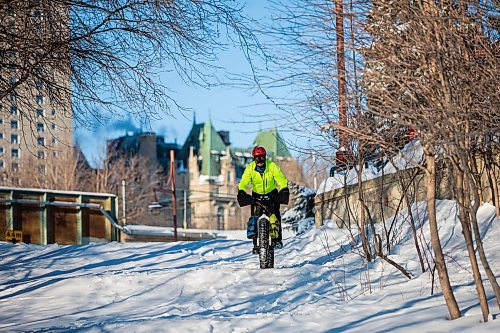 MIKAELA MACKENZIE / WINNIPEG FREE PRESS

Daniel Perry, who recently finished a 160 mile winter endurance cycling race, rides his bike in Winnipeg on Wednesday, Jan. 19, 2022. For Ben Waldman story.
Winnipeg Free Press 2022.