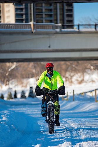 MIKAELA MACKENZIE / WINNIPEG FREE PRESS

Daniel Perry, who recently finished a 160 mile winter endurance cycling race, rides his bike in Winnipeg on Wednesday, Jan. 19, 2022. For Ben Waldman story.
Winnipeg Free Press 2022.