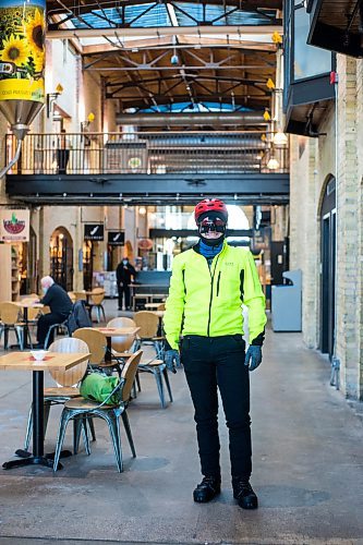 MIKAELA MACKENZIE / WINNIPEG FREE PRESS

Daniel Perry, who recently finished a 160 mile winter endurance cycling race, poses for a portrait all layered up in Winnipeg on Wednesday, Jan. 19, 2022. For Ben Waldman story.
Winnipeg Free Press 2022.