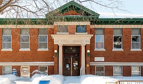 MIKE DEAL / WINNIPEG FREE PRESS
Cornish Library, 20 West Gate, has closed after its HVAC system failed, and will probably not reopen till spring because replacement systems are backordered.  
See Erik Pindera story
220119 - Wednesday, January 19, 2022.
