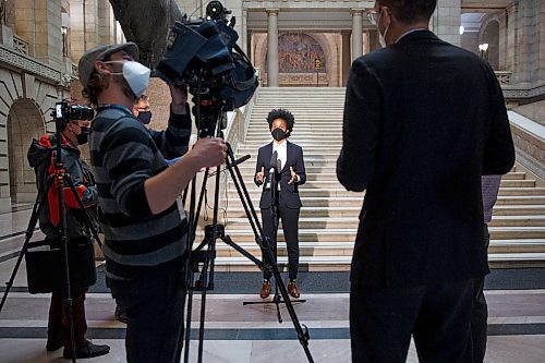 MIKE DEAL / WINNIPEG FREE PRESS
Uzoma Asagwara, MLA for Union Station and Critic for Health, Seniors and Active Living speaks at the base of the grand staircase in the Manitoba Legislative building after the province held a press conference providing an update from the Diagnostic and Surgical Recovery Task Force, Wednesday afternoon.
220119 - Wednesday, January 19, 2022.