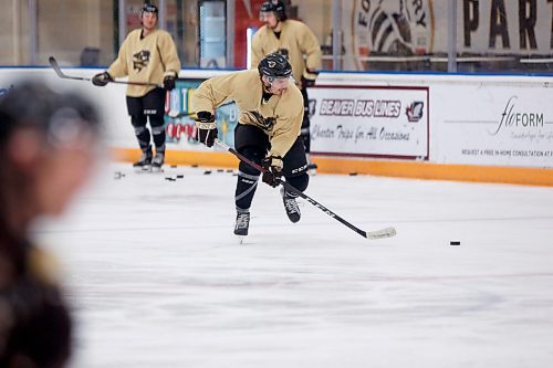 MIKE DEAL / WINNIPEG FREE PRESS
UofM Bisons men&#x2019;s hockey forward Tony Apetagon (20) during practice at Wayne Fleming Arena Thursday morning.
See Taylor Allen story
220120 - Thursday, January 20, 2022.