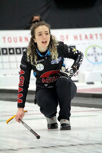 Brandon Sun Mackenzie Zacharias gives her sweepers instructions during a shot in the second end of the Manitoba Scotties Tournament of Hearts final Sunday at the Carberry Plains Recreation Centre. (Lucas Punkari/The Brandon Sun)