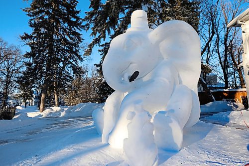 RUTH BONNEVILLE / WINNIPEG FREE PRESS

Local - Elephant Snow sculpture 

A large, smiling, sculpture of a sitting elephant on the front lawn of this Tuxedo Home.

See Malak story.

Jan 20th,  20227