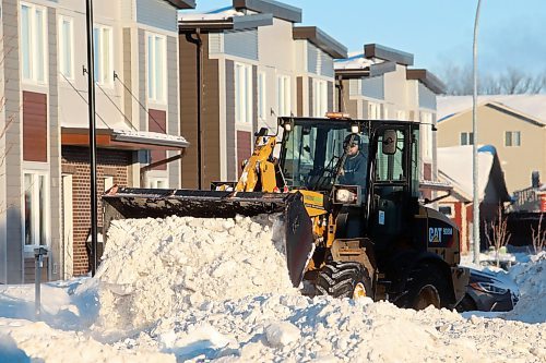 20012022
Snow is plowed from an apartment complex in Brandon's south end on a cold Thursday. (Tim Smith/The Brandon Sun)