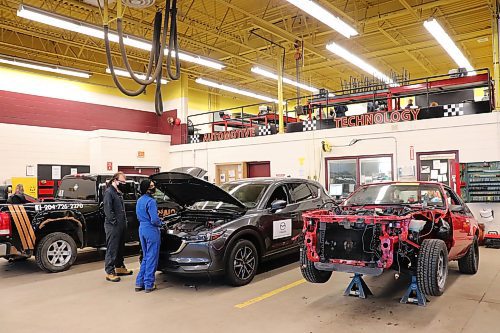 Crocus Plains Regional Secondary School students work on various automotive assignments and tasks at the school's Automotive Technology department on Thursday morning. (Kyle Darbyson/The Brandon Sun)