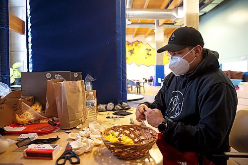 MIKE DEAL / WINNIPEG FREE PRESS
Outreach worker, Byron Bouchie, preparing medicine bundles which are given to anyone who requests one in a hamper at the Ma Mawi Wi Chi Itata Centre.
Ma Mawi Wi Chi Itata Centre vaccine clinic at 363 McGregor Street, brings in a lot of community support and Indigenous tradition including a morning smudge of the vaccines. The atmosphere of togetherness and one-on-one support has helped many in the area who may be wary of getting the vaccine.
See Melissa Martin story
220121 - Friday, January 21, 2022.