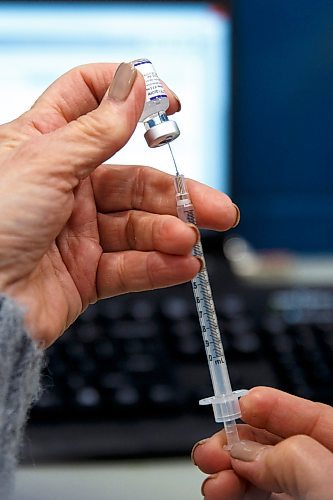 MIKE DEAL / WINNIPEG FREE PRESS
Registered nurse, Irene Par&#xe9;, loads her needles with the Pfizer BioNTech vaccine at her station before the start of her day Friday morning.
Ma Mawi Wi Chi Itata Centre vaccine clinic at 363 McGregor Street, brings in a lot of community support and Indigenous tradition including a morning smudge of the vaccines. The atmosphere of togetherness and one-on-one support has helped many in the area who may be wary of getting the vaccine.
See Melissa Martin story
220121 - Friday, January 21, 2022.