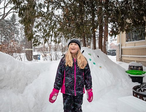 JESSICA LEE / WINNIPEG FREE PRESS

Kaya Raimbault is photographed at the ice castle she built with the help of her neighbour Maurice &quot;Mo&quot; Barriault on January 21, 2022.

Reporter: Melissa






