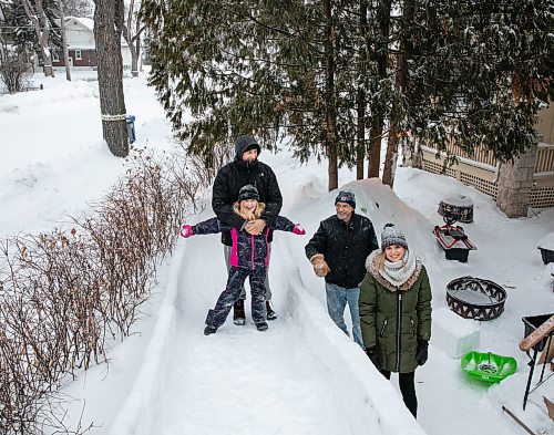 JESSICA LEE / WINNIPEG FREE PRESS

Kaya Raimbault (front left) is photographed with her family mom Terena Caryk (right) and dad Mike Raimbault (left) at the ice castle she built with the help of her neighbour Maurice &quot;Mo&quot; Barriault (second from right) on January 21, 2022.

Reporter: Melissa




