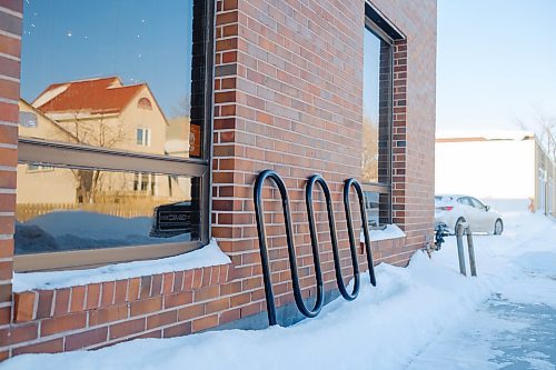 Mike Sudoma / Winnipeg Free Press
A bike rack outside of Shrugging Doctor Winery which was bent and damaged due to recent snow clearing by the City of Winnipeg
January 24, 2022