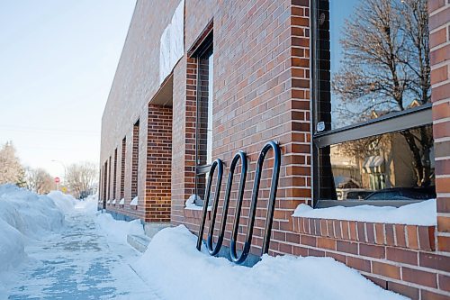 Mike Sudoma / Winnipeg Free Press
A bike rack outside of Shrugging Doctor Winery which was bent and damaged due to recent snow clearing by the City of Winnipeg
January 24, 2022