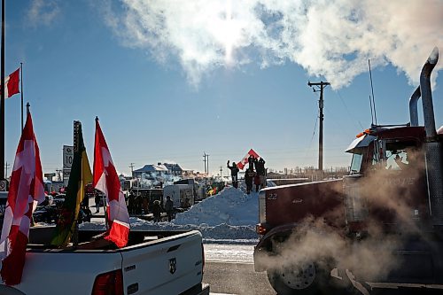 25012022
Hundreds of westman residents braved the bitter cold in support of the 'Freedom Rally'  convoy as it made its way through Brandon on the Trans Canada Highway on Tuesday demonstrating opposition to vaccine mandates. The convoy of at least hundreds of vehicles took over an hour to make its way through Brandon. (Tim Smith/The Brandon Sun)