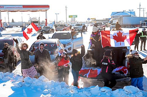 25012022
Hundreds of westman residents braved the bitter cold in support of the 'Freedom Rally'  convoy as it made its way through Brandon on the Trans Canada Highway on Tuesday demonstrating opposition to vaccine mandates. The convoy of at least hundreds of vehicles took over an hour to make its way through Brandon. (Tim Smith/The Brandon Sun)