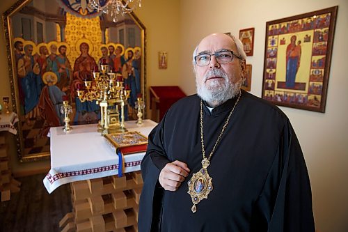MIKE DEAL / WINNIPEG FREE PRESS
Metropolitan Lawrence Huculak of Ukrainian Catholic Church in Canada is leading a service that will be broadcast to Ukraine tomorrow.
Ukrainian Catholic churches in Manitoba hold virtual services hourly on Wednesday, Jan. 26, to pray for the situation in Ukraine, joining an international day of prayer proclaimed by Pope Francis for Wednesday.
See Brenda Suderman story
220125 - Tuesday, January 25, 2022.