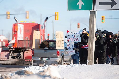 Mike Sudoma / Winnipeg Free Press
Manitobans gather and share support as truck drivers involved in the Freedom Convoy from Vancouver to Ottawa Tuesday afternoon
January 25, 2022