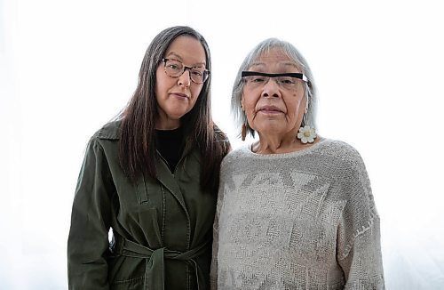 JESSICA LEE / WINNIPEG FREE PRESS

Roberta Stout (left) and her mom Madeleine Dion Stout are photographed at Roberta&#x2019;s home on January 26, 2022. Roberta&#x2019;s dad and Madeleine&#x2019;s husband, Bob, was diagnosed with Alzheimer&#x2019;s about three years ago.

Reporter: Sabrina




