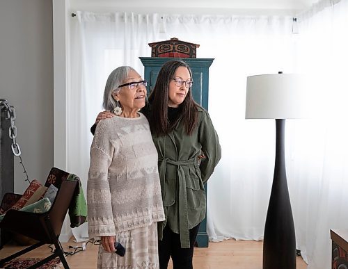 JESSICA LEE / WINNIPEG FREE PRESS

Roberta Stout (right) and her mom Madeleine Dion Stout are photographed at Roberta&#x2019;s home on January 26, 2022. Roberta&#x2019;s dad and Madeleine&#x2019;s husband, Bob, was diagnosed with Alzheimer&#x2019;s about three years ago.

Reporter: Sabrina





