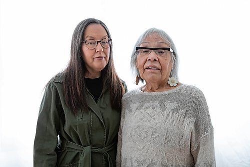 JESSICA LEE / WINNIPEG FREE PRESS

Roberta Stout (left) and her mom Madeleine Dion Stout are photographed at Roberta&#x2019;s home on January 26, 2022. Roberta&#x2019;s dad and Madeleine&#x2019;s husband, Bob, was diagnosed with Alzheimer&#x2019;s about three years ago.

Reporter: Sabrina




